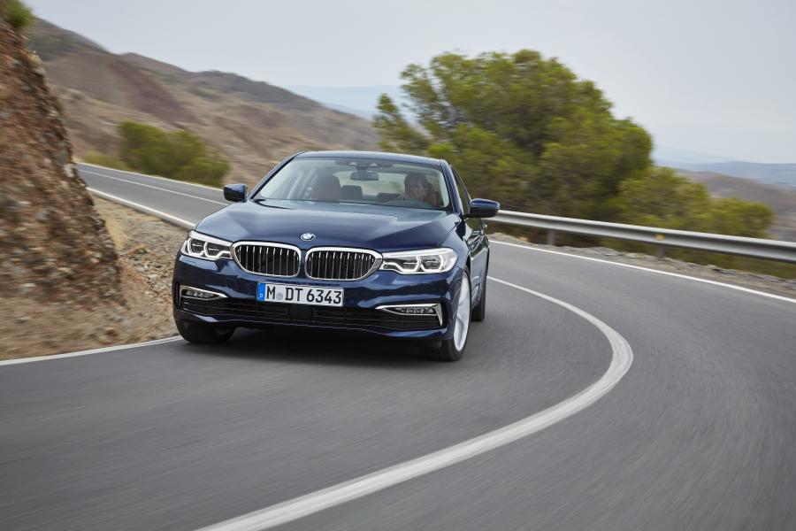  BMW 530d xDrive Sedan Luxury Line 2017 года  (WW) (фото 42 из 61)